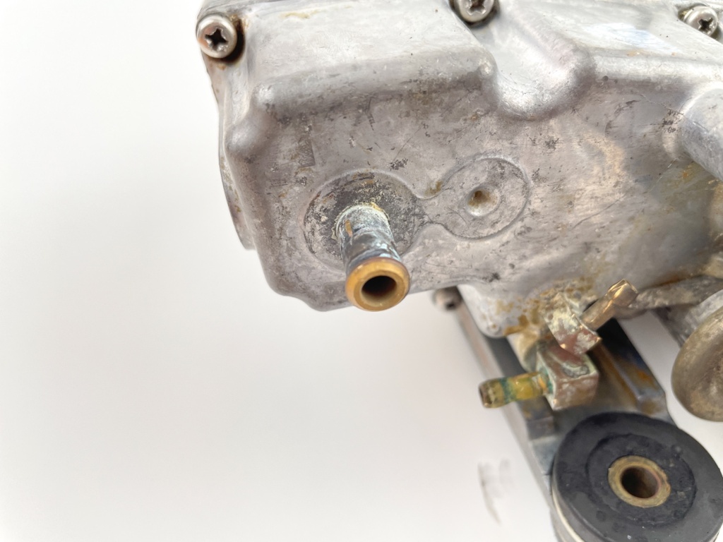 2000 Yamaha 250 HP 2 Stroke Outboard VST Float Chamber Assembly 66K-14980-00-00 OEM