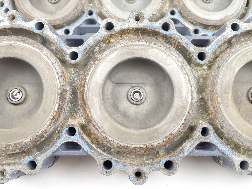 2000 Yamaha 250 HP 2 Stroke Outboard Cylinder Head Set 62J-11111-01-1S OEM