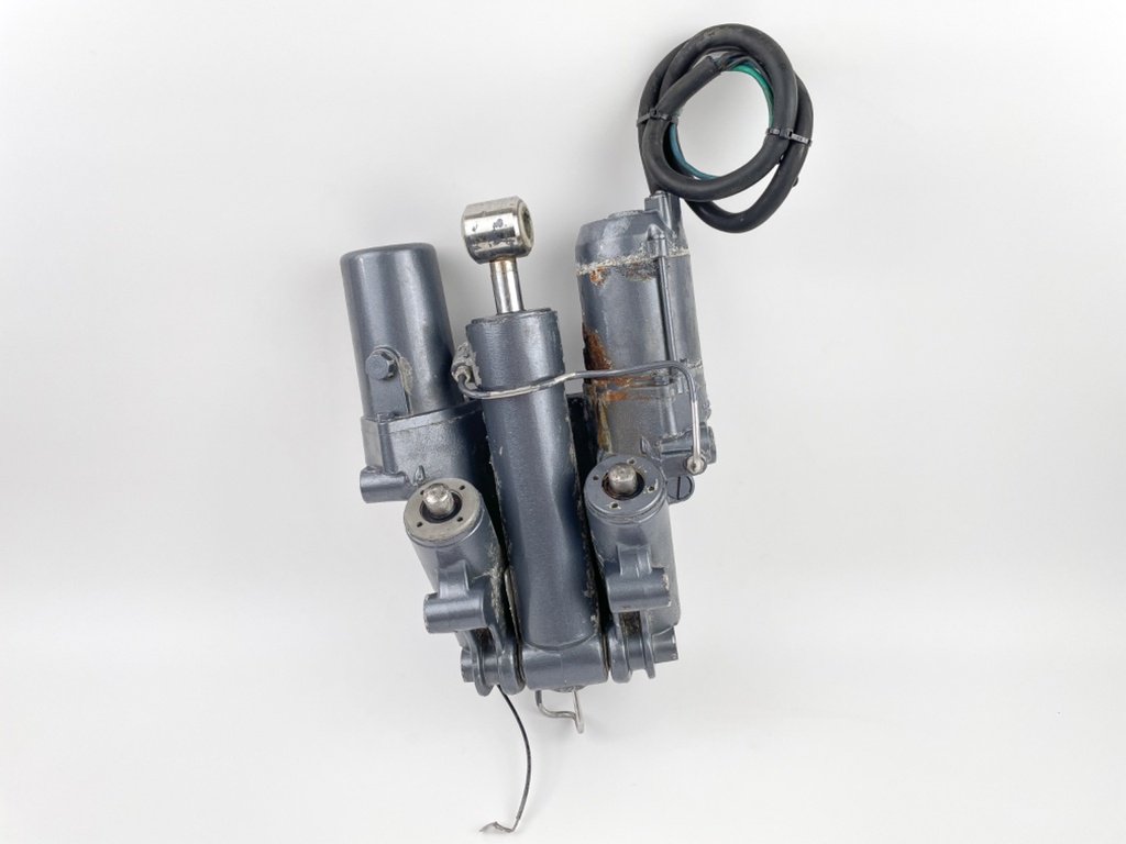 2000 Yamaha 250 HP 2 Stroke Outboard Power Trim Tilt Unit 61A-43800-25-4D OEM