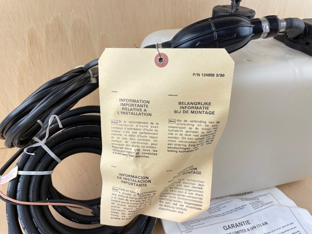 Johnson Evinrude OMC 176995 124658 1.8 Gallon Oil Tank Kit Assembly Brand New