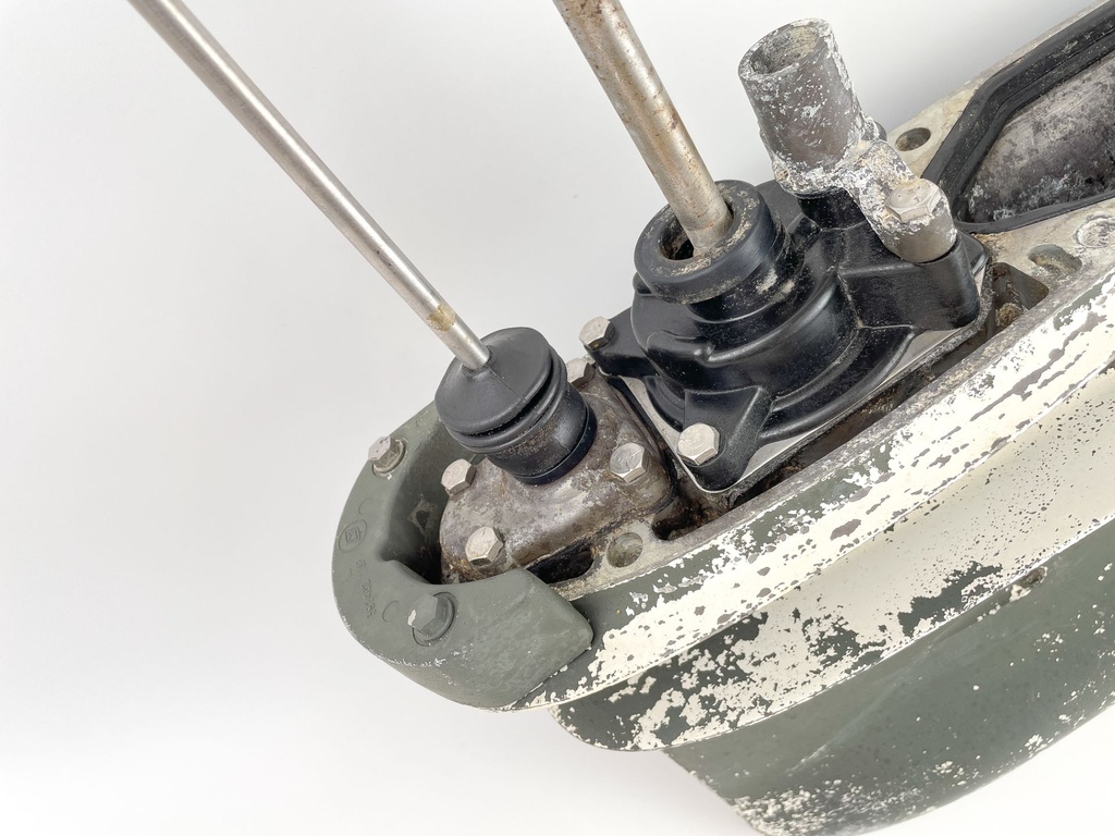 1985 Evinrude 50 HP 2 Stroke Outboard 20" Long Lower Unit Gear Case 0393136