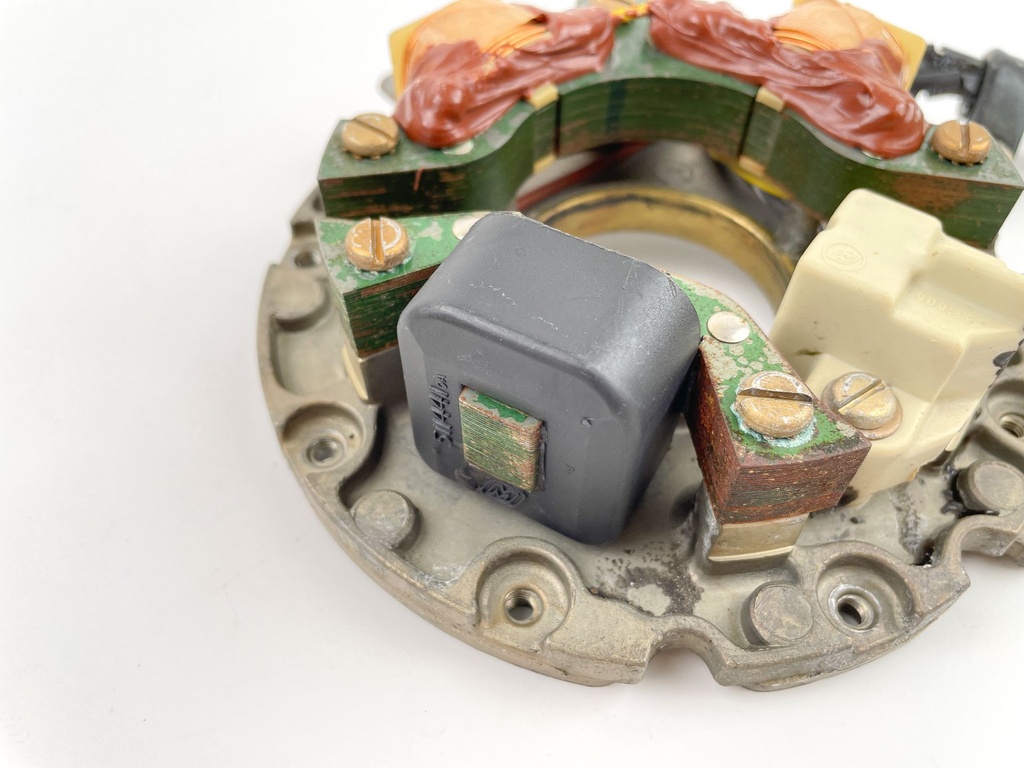 1985 Evinrude 50 HP 2 Stroke Outboard Stator Assembly 0582519 OEM