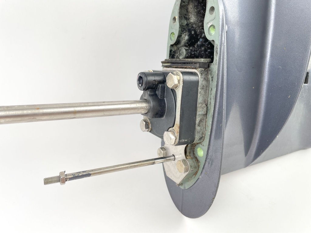 1998 Yamaha 15 HP 4 Stroke Outboard Lower Unit Gear Case 66M-45300-10-4D OEM