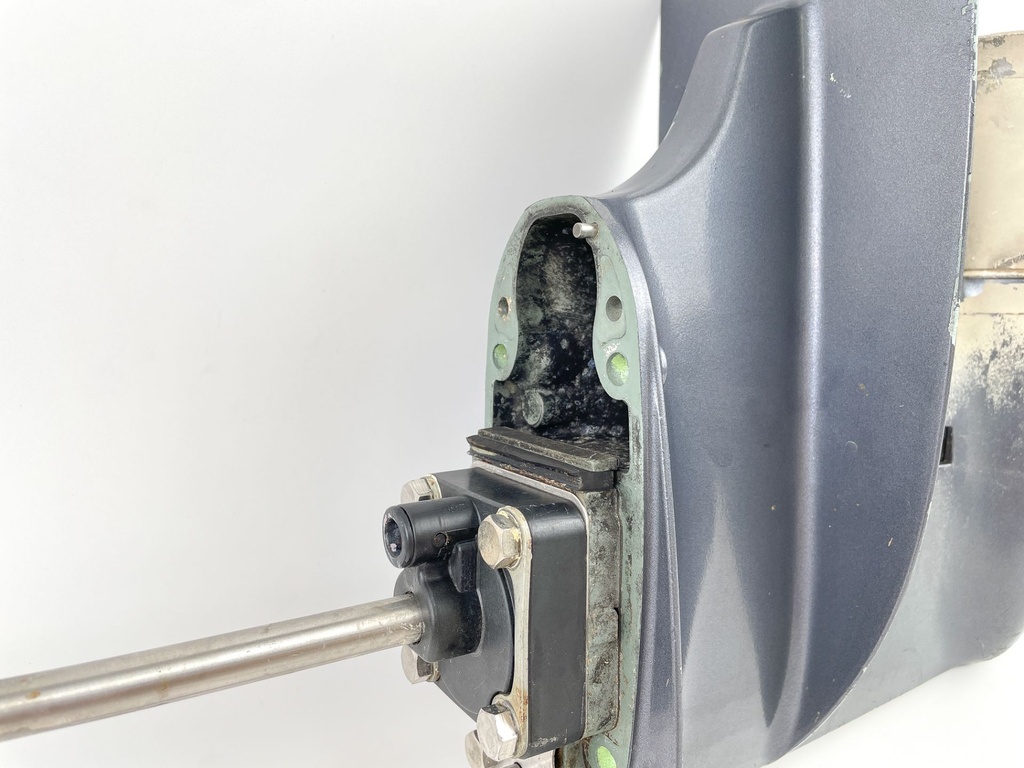 1998 Yamaha 15 HP 4 Stroke Outboard Lower Unit Gear Case 66M-45300-10-4D OEM