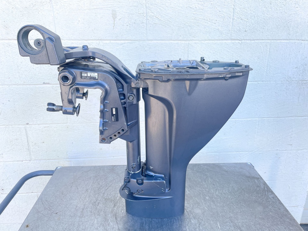 1998 Yamaha 15 HP 4 Stroke Outboard Complete Midsection & Swivel Bracket 66M-45111-10-4D OEM