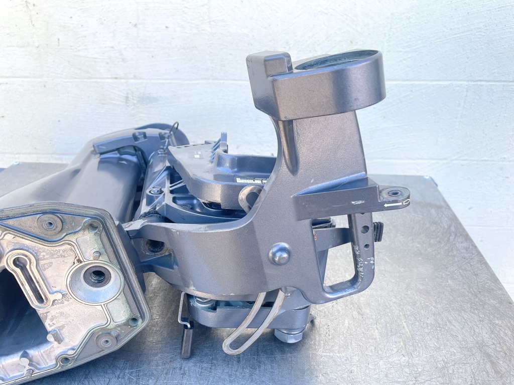 1998 Yamaha 15 HP 4 Stroke Outboard Complete Midsection & Swivel Bracket 66M-45111-10-4D OEM