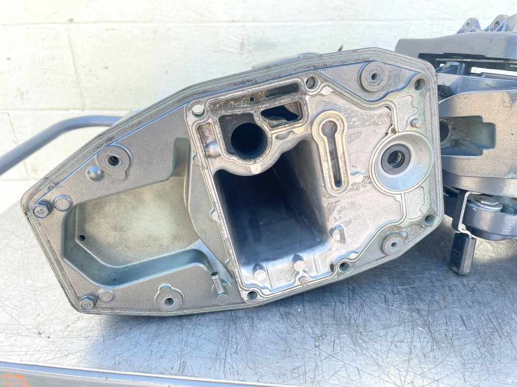 1998 Yamaha 15 HP 4 Stroke Outboard Complete Midsection & Swivel Bracket 66M-45111-10-4D OEM