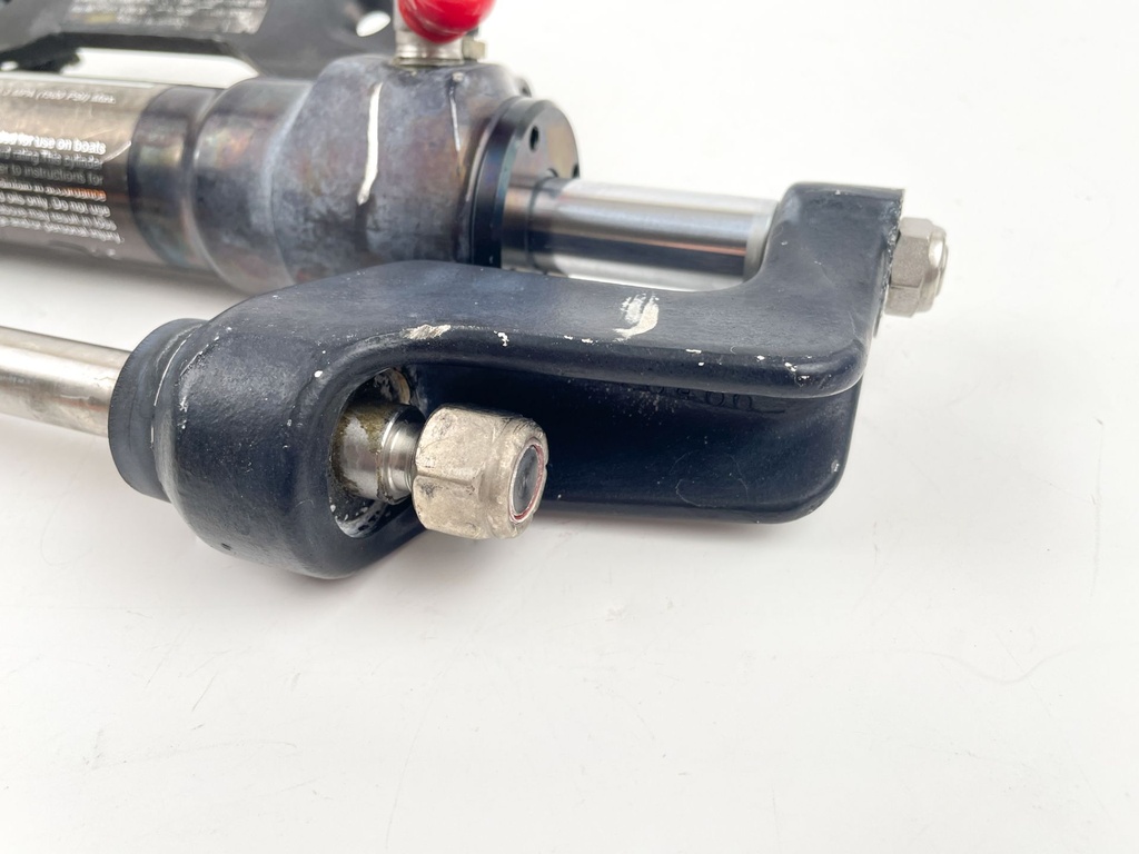 SeaStar Front Mount Outboard Hydraulic Steering Cylinder Assembly Ram HC5345
