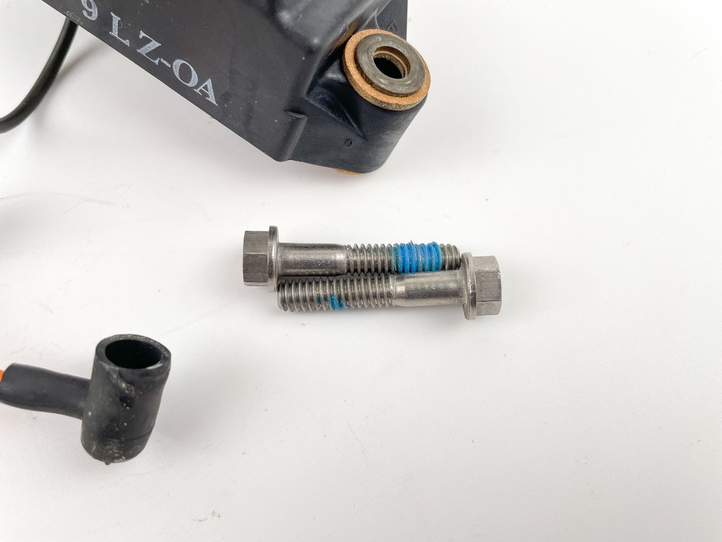 2002 Johnson 25 HP 2 Stroke Outboard Power Pack 0585224 OEM