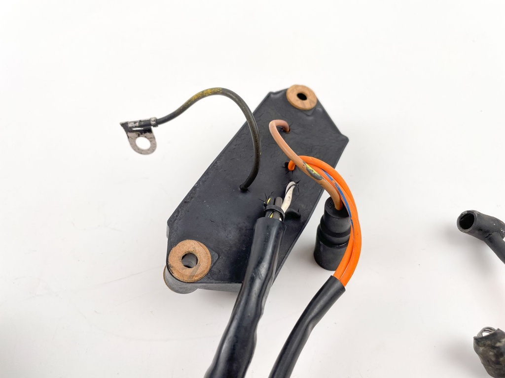 2002 Johnson 25 HP 2 Stroke Outboard Power Pack 0585224 OEM