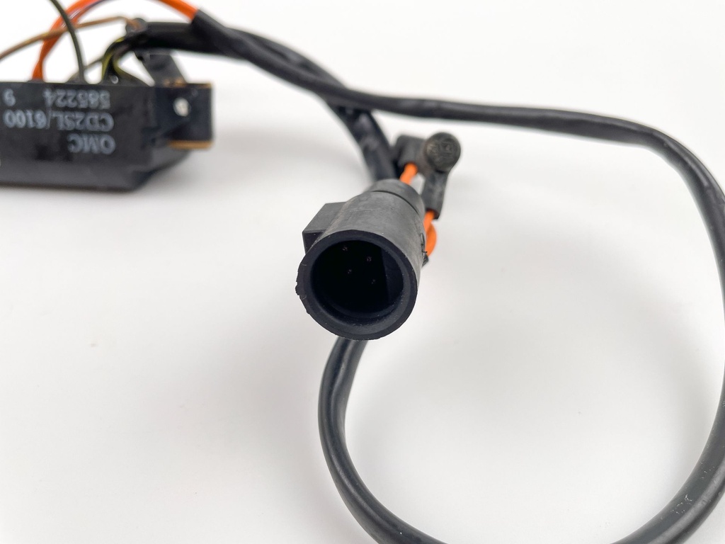 2002 Johnson 25 HP 2 Stroke Outboard Power Pack 0585224 OEM