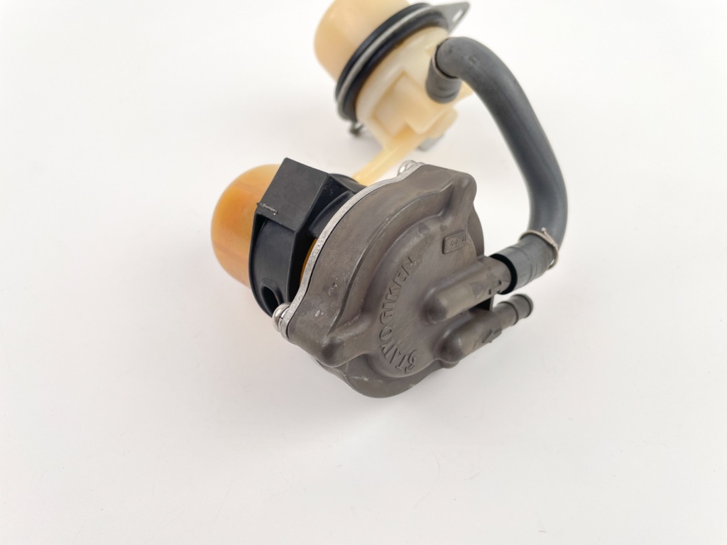 2004 Honda 130 HP 4 Stroke Outboard Fuel Filter Assembly 16900-SR3-004 OEM