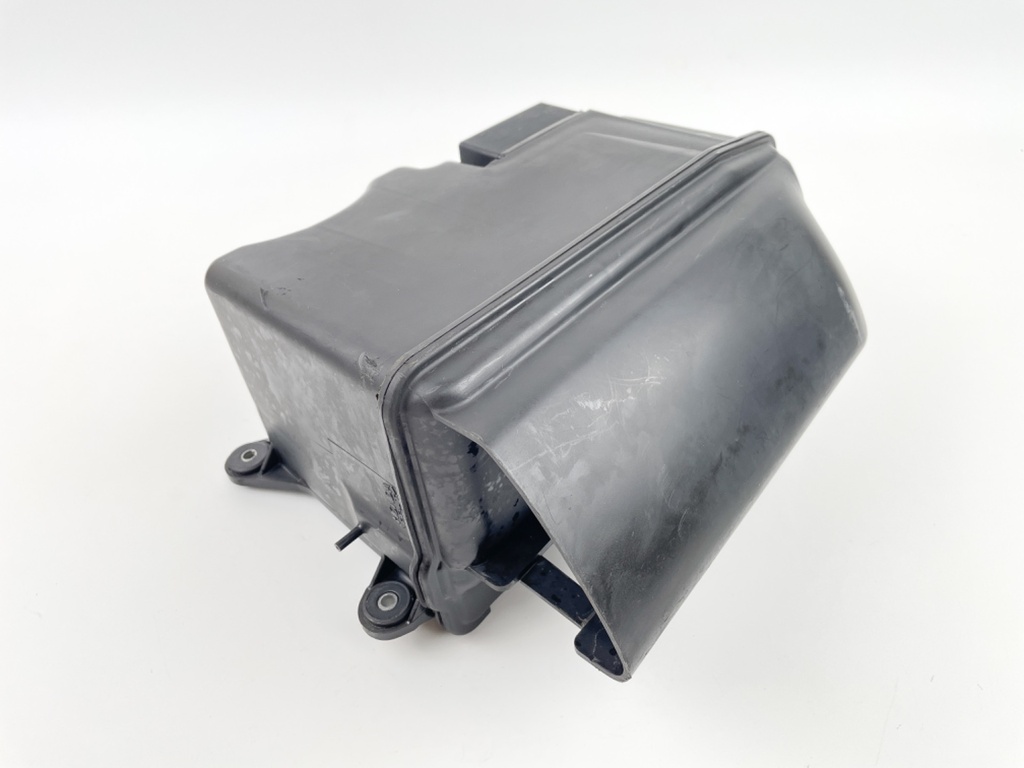 2004 Honda 130 HP 4 Stroke Outboard Intake Air Silencer Assembly 17371-ZW5-000 OEM