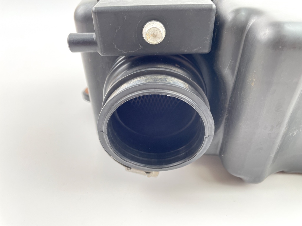 2004 Honda 130 HP 4 Stroke Outboard Intake Air Silencer Assembly 17371-ZW5-000 OEM