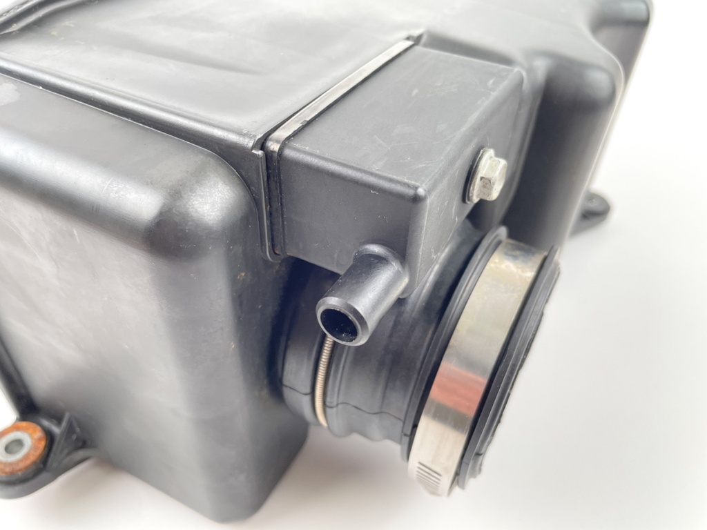 2004 Honda 130 HP 4 Stroke Outboard Intake Air Silencer Assembly 17371-ZW5-000 OEM