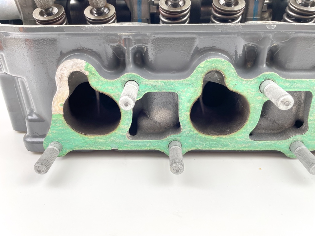 2004 Honda 130 HP 4 Stroke Outboard Cylinder Head 12215-ZW5-010ZA OEM