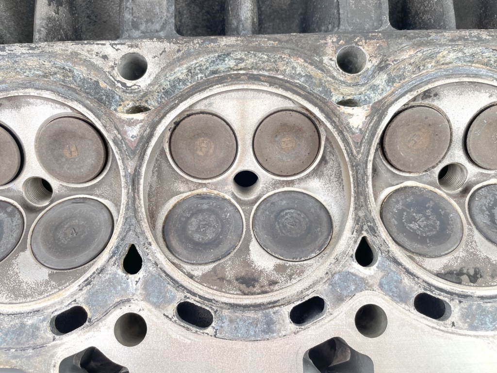 2004 Honda 130 HP 4 Stroke Outboard Cylinder Head 12215-ZW5-010ZA OEM