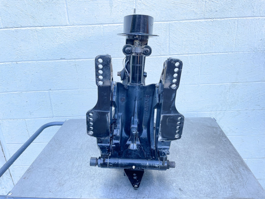 2018 Mercury 60 HP 4 Stroke Outboard Complete Midsection & Swivel Bracket 8M0118178 OEM