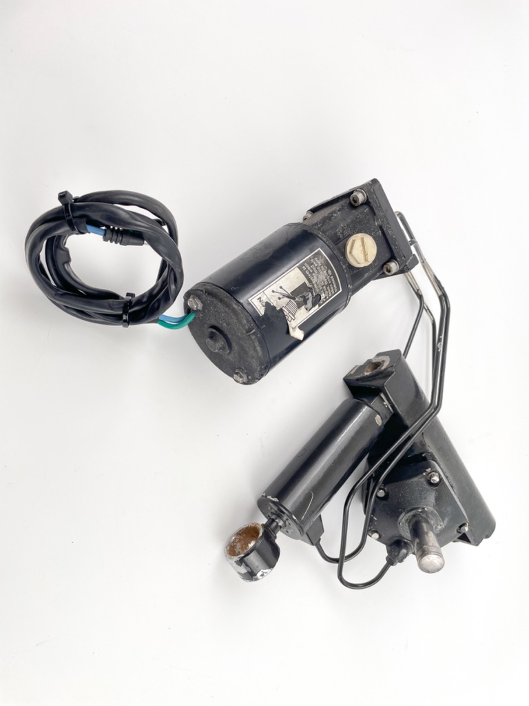 1994 Mercury 150 HP 2 Stroke Outboard Power Trim Tilt Unit 819762A-7 - For Repair