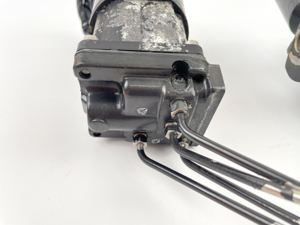 1994 Mercury 150 HP 2 Stroke Outboard Power Trim Tilt Unit 819762A-7 - For Repair