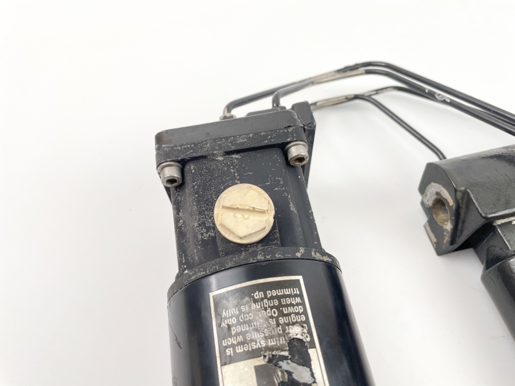 1994 Mercury 150 HP 2 Stroke Outboard Power Trim Tilt Unit 819762A-7 - For Repair