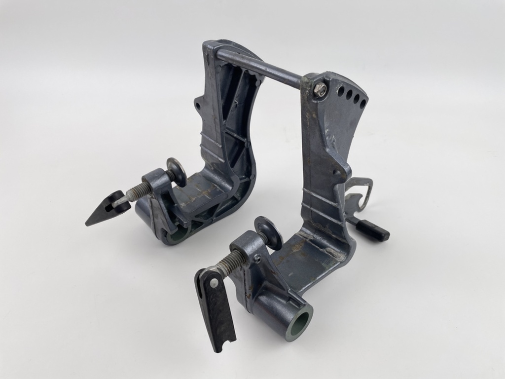 94-2005 Yamaha 9.9HP Outboard Left Right Clamp Bracket Set Pair