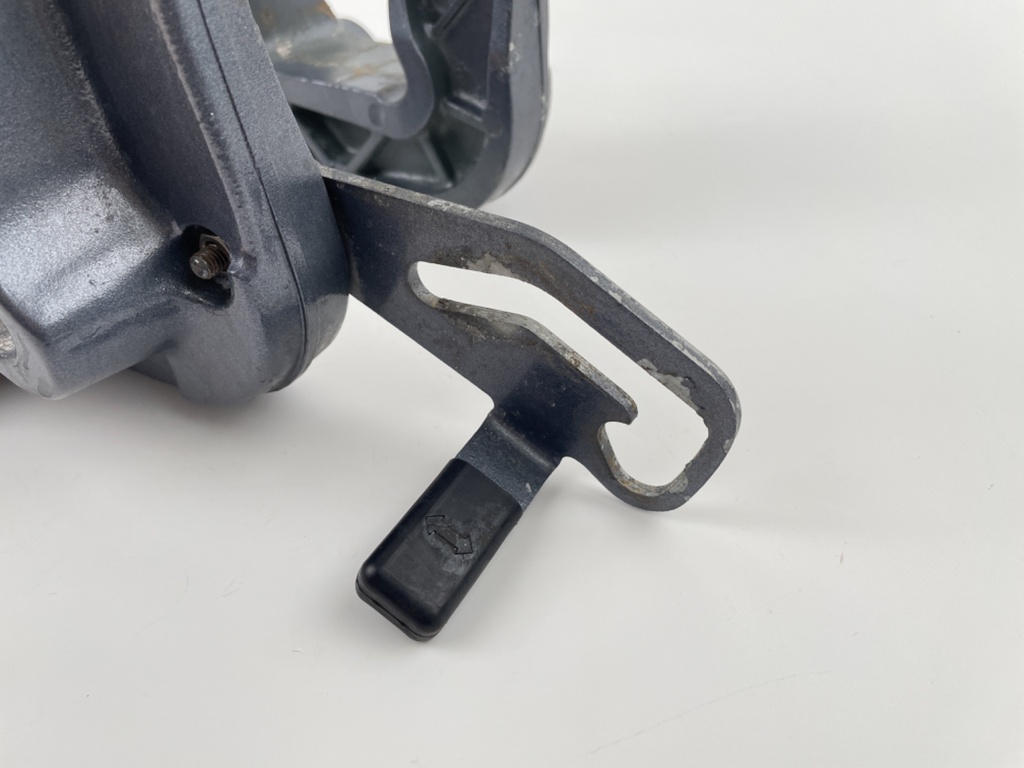 94-2005 Yamaha 9.9HP Outboard Left Right Clamp Bracket Set Pair