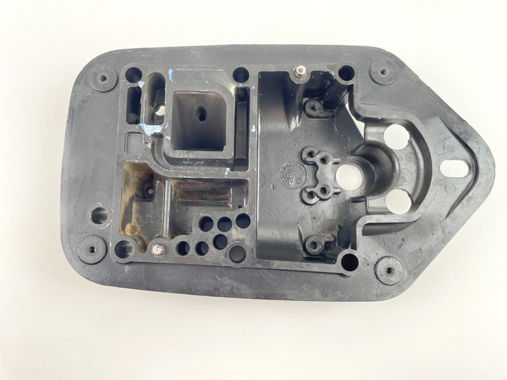 2002 Mercury 40 HP 2 Stroke Outboard Exhaust Plate Guide 821439T4 OEM