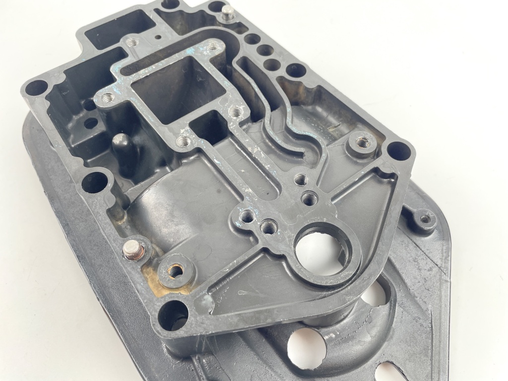 2002 Mercury 40 HP 2 Stroke Outboard Exhaust Plate Guide 821439T4 OEM