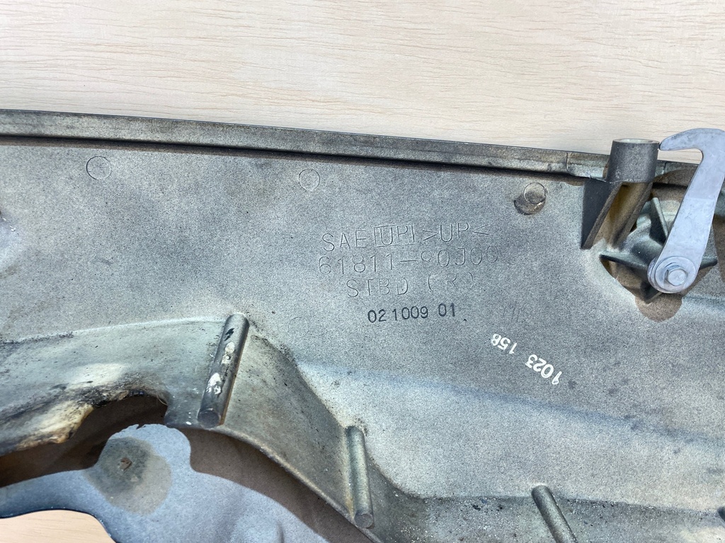 2003 Suzuki 140HP DF140 Starboard Side Cover Lower Pan 61810-90J10-0EP