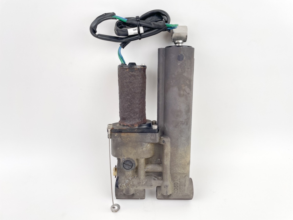 2002 Mercury 40 HP 2 Stroke Outboard Power Trim Tilt Unit 822344T5 OEM