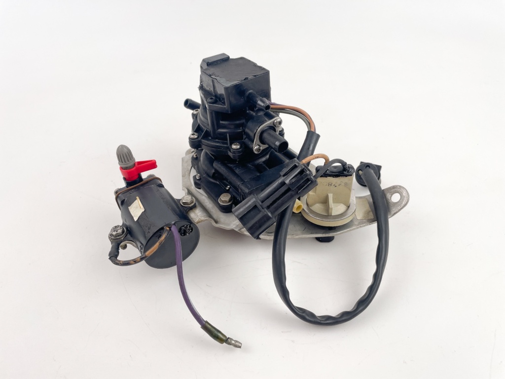 1997 Johnson 200 HP Outboard 2 Stroke Fuel Pump VRO 438400 0438400