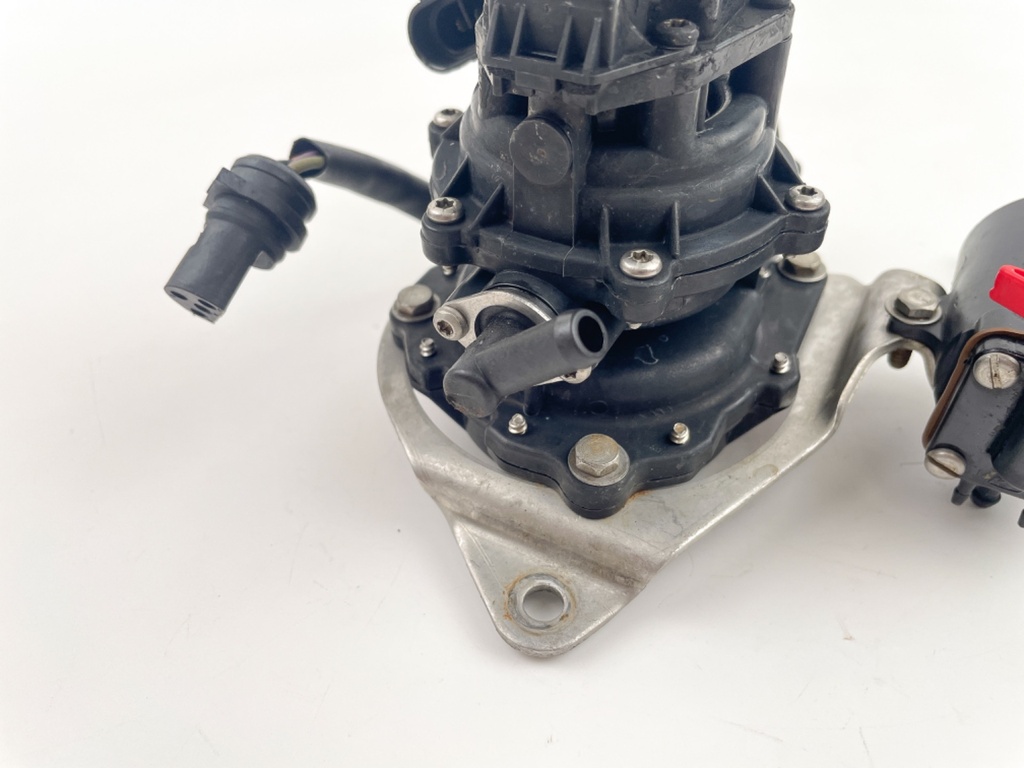 1997 Johnson 200 HP Outboard 2 Stroke Fuel Pump VRO 438400 0438400