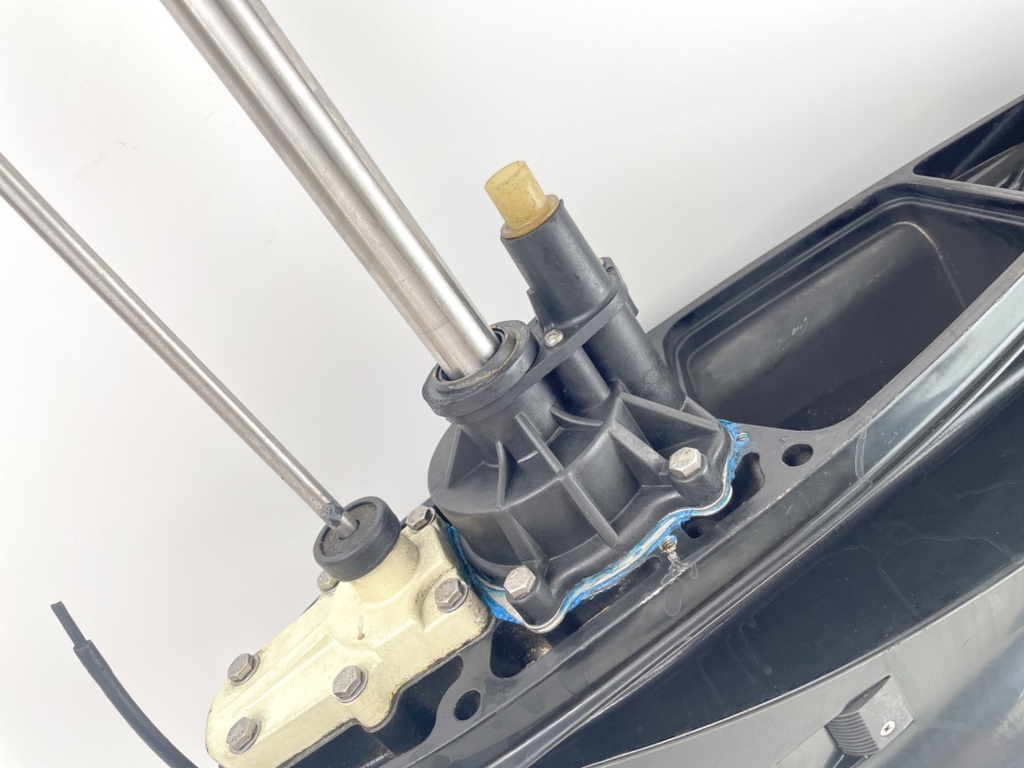 1997 Evinrude 150 HP 2 Stroke Outboard 20" Lower Unit Gear Case 5004635