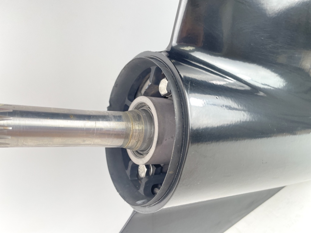 1997 Evinrude 150 HP 2 Stroke Outboard 20" Lower Unit Gear Case 5004635