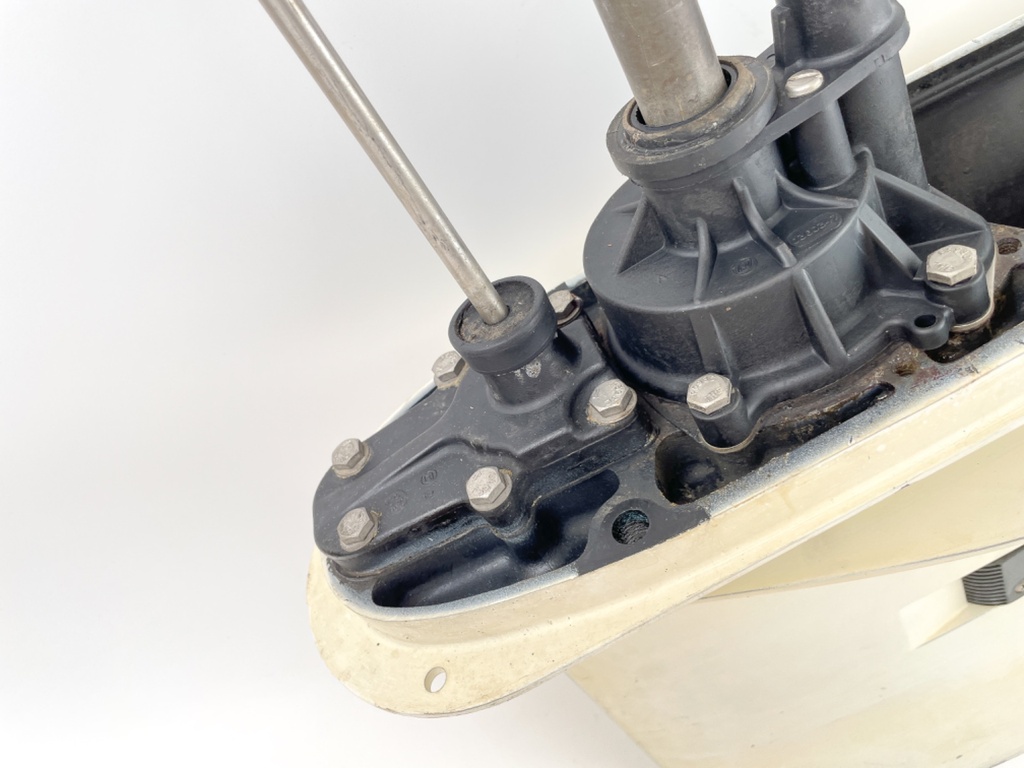 93-2005 Evinrude Johnson 150 175 HP Outboard 20" Lower Unit Gear Case 5009308