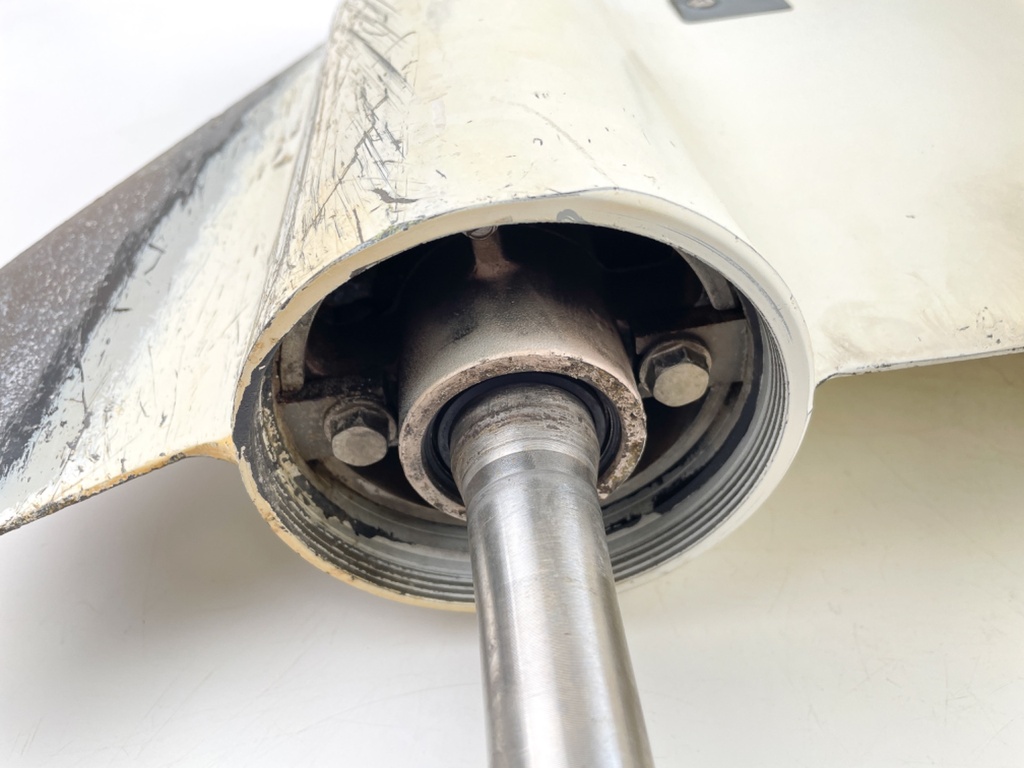 93-2005 Evinrude Johnson 150 175 HP Outboard 20" Lower Unit Gear Case 5009308