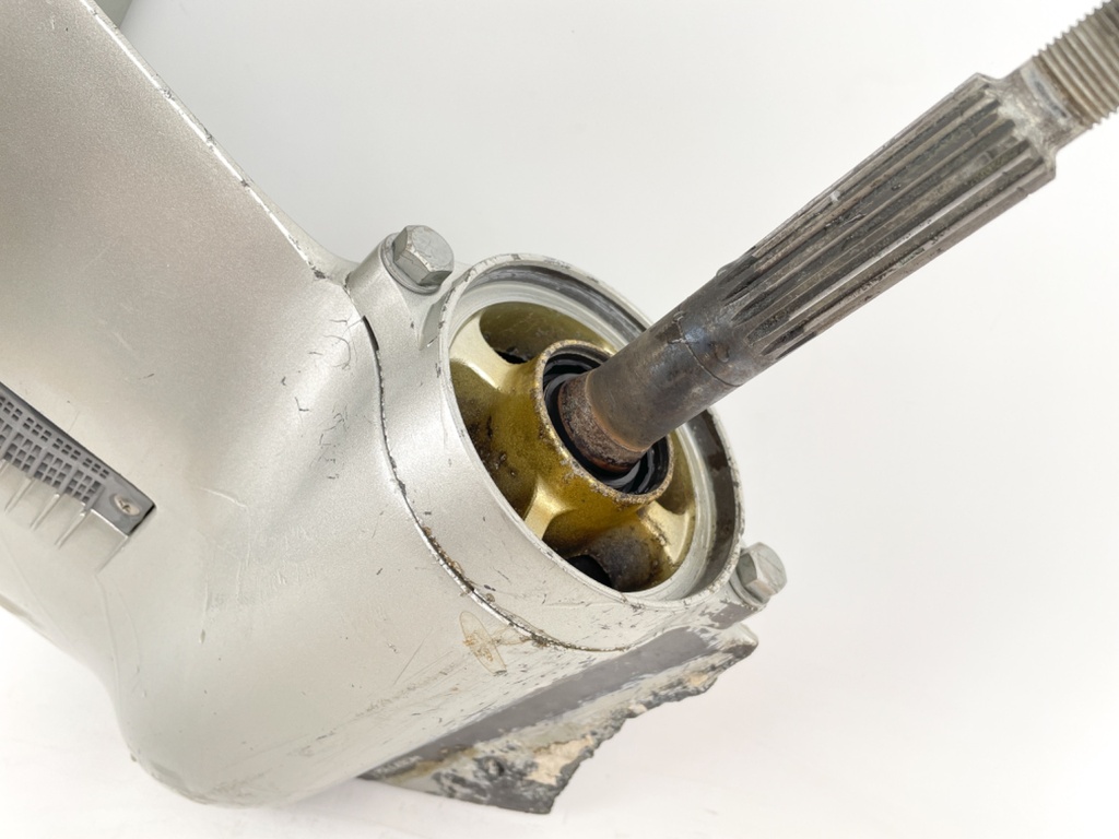 1999 - 2006 Honda 115 130HP 20" L Lower Unit Gear Case Assembly Standard Rotation