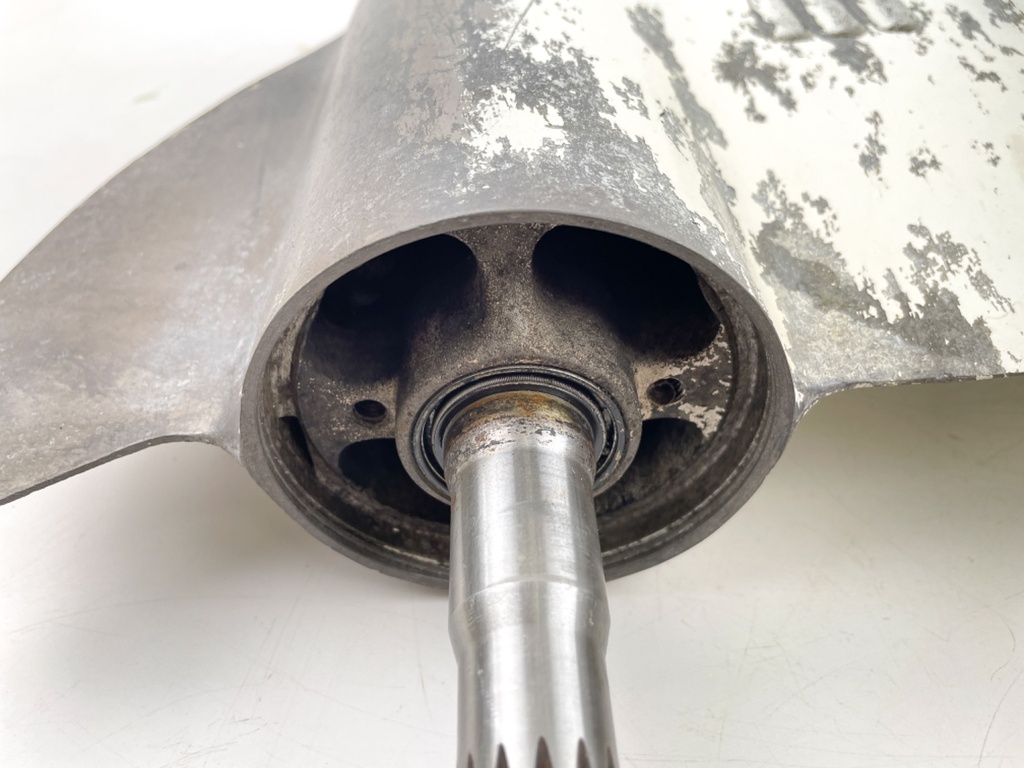 1989-2001 Johnson Evinrude 60 70 HP 2 Stroke Outboard 20" Lower Unit 3 Cyl