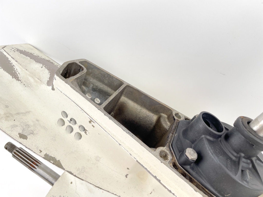 89 - 92 Johnson Evinrude 40 50 HP 2 Stroke Outboard 20" Lower Unit Gear Case 0435277