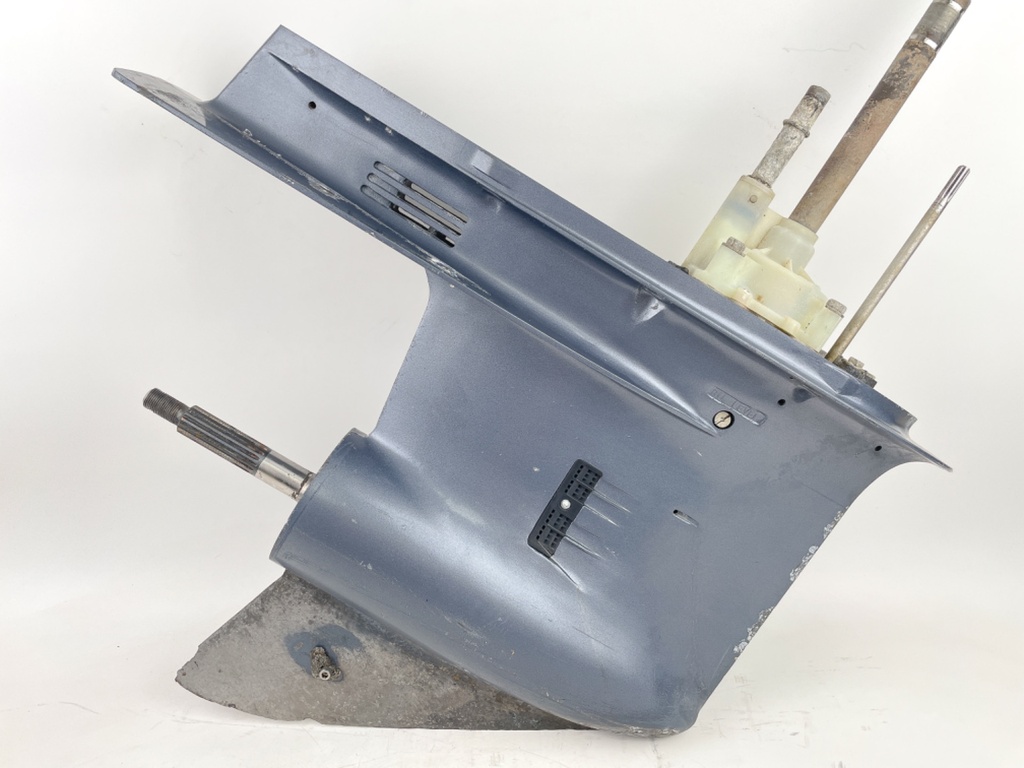 2004 + Yamaha 150HP 4 Stroke 25" Shaft Lower Unit Gear Case 63P-45300-17-8D RH