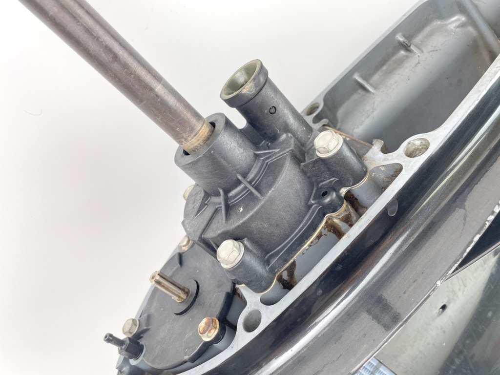 02-2011 Suzuki DF 115 140 HP 20" L Lower Unit Gear Case Standard Rotation