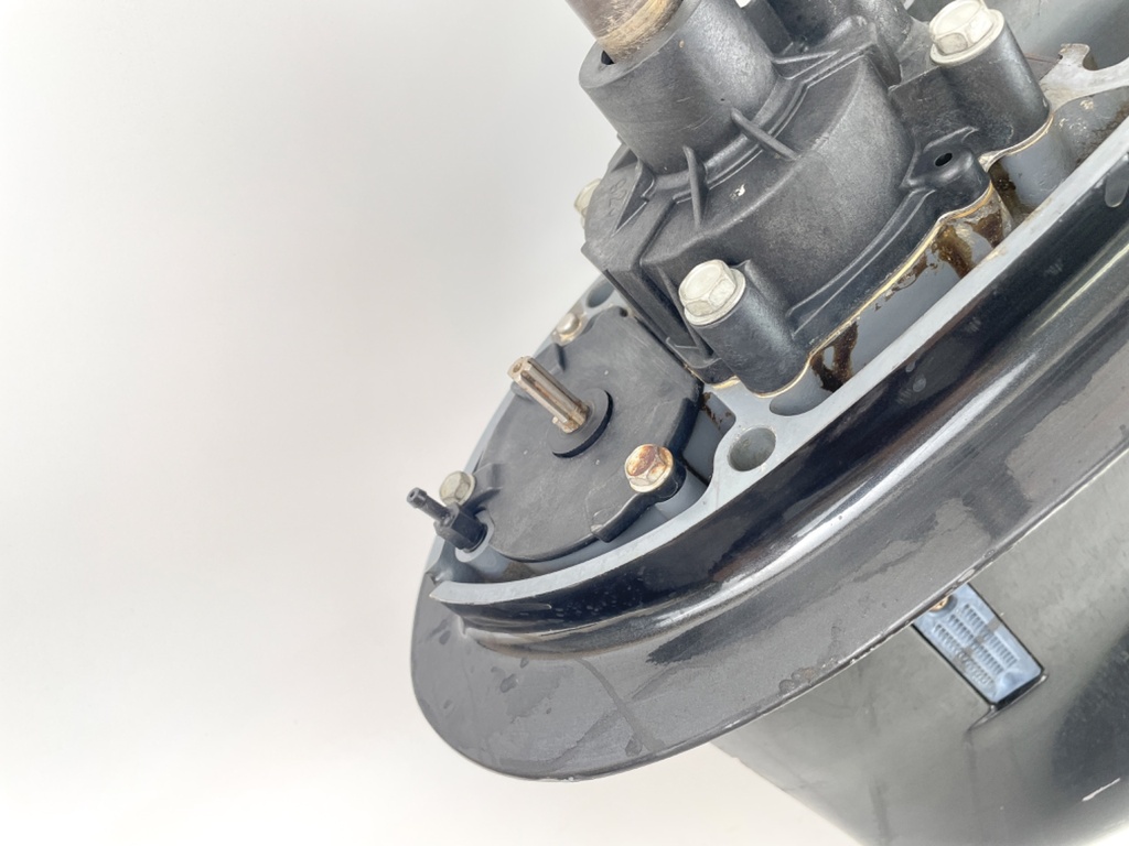 02-2011 Suzuki DF 115 140 HP 20" L Lower Unit Gear Case Standard Rotation