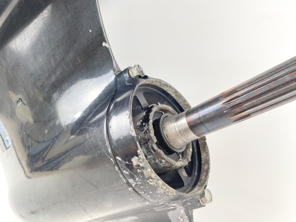 02-2011 Suzuki DF 115 140 HP 20" L Lower Unit Gear Case Standard Rotation