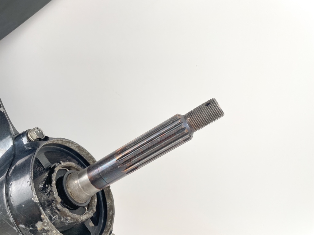 02-2011 Suzuki DF 115 140 HP 20" L Lower Unit Gear Case Standard Rotation