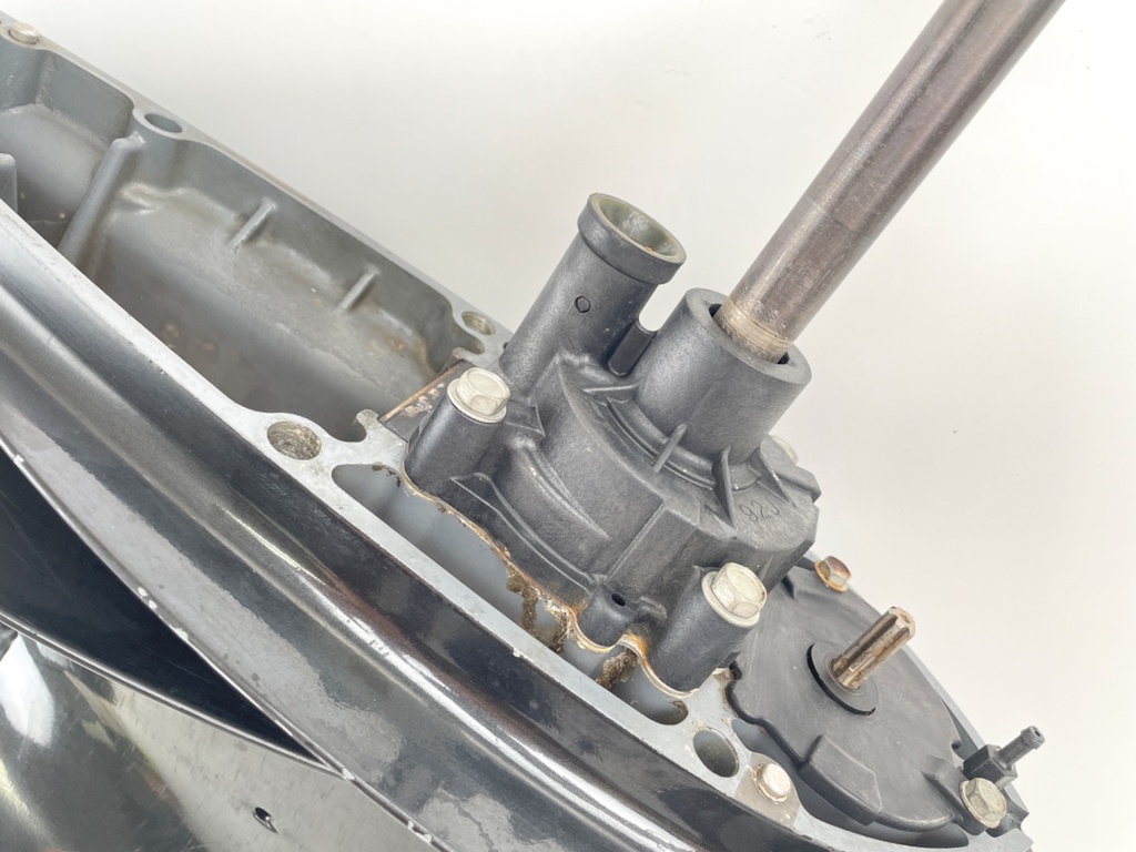 02-2011 Suzuki DF 115 140 HP 20" L Lower Unit Gear Case Standard Rotation