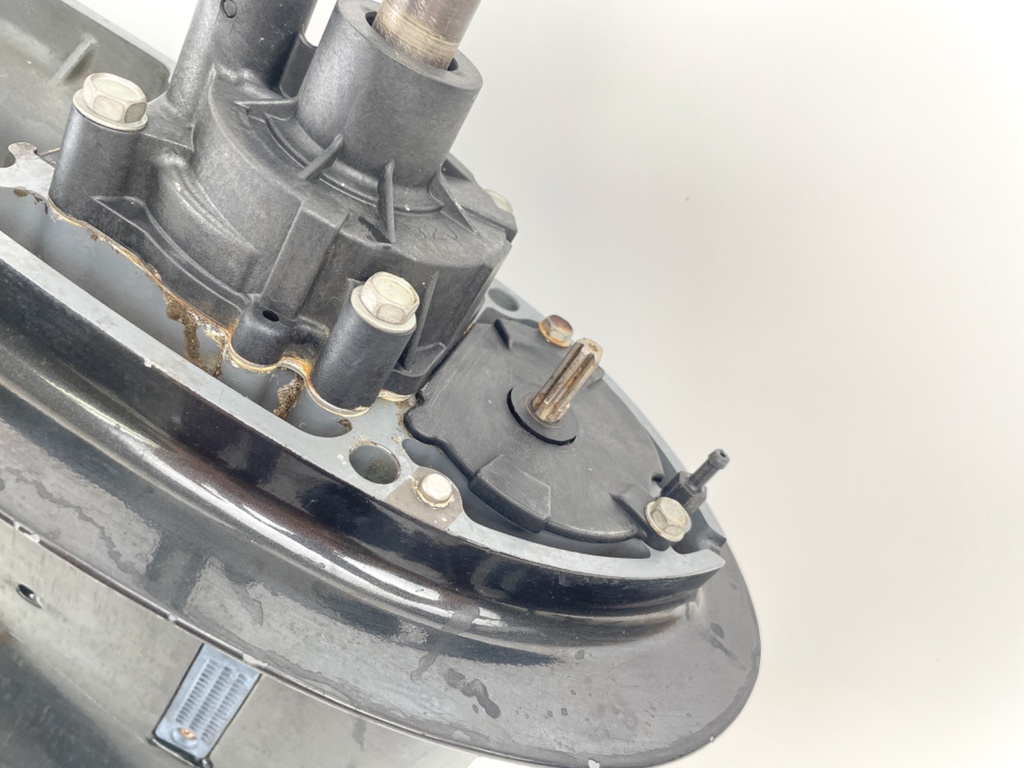 02-2011 Suzuki DF 115 140 HP 20" L Lower Unit Gear Case Standard Rotation