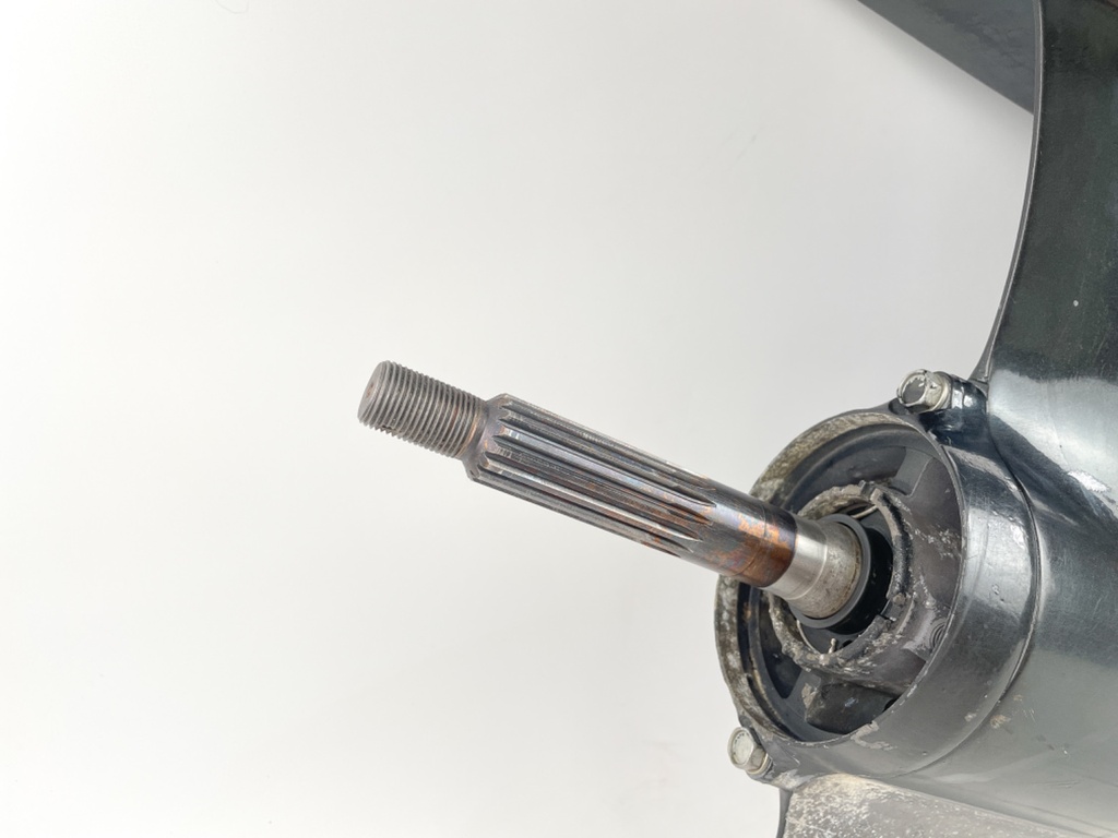 02-2011 Suzuki DF 115 140 HP 20" L Lower Unit Gear Case Standard Rotation