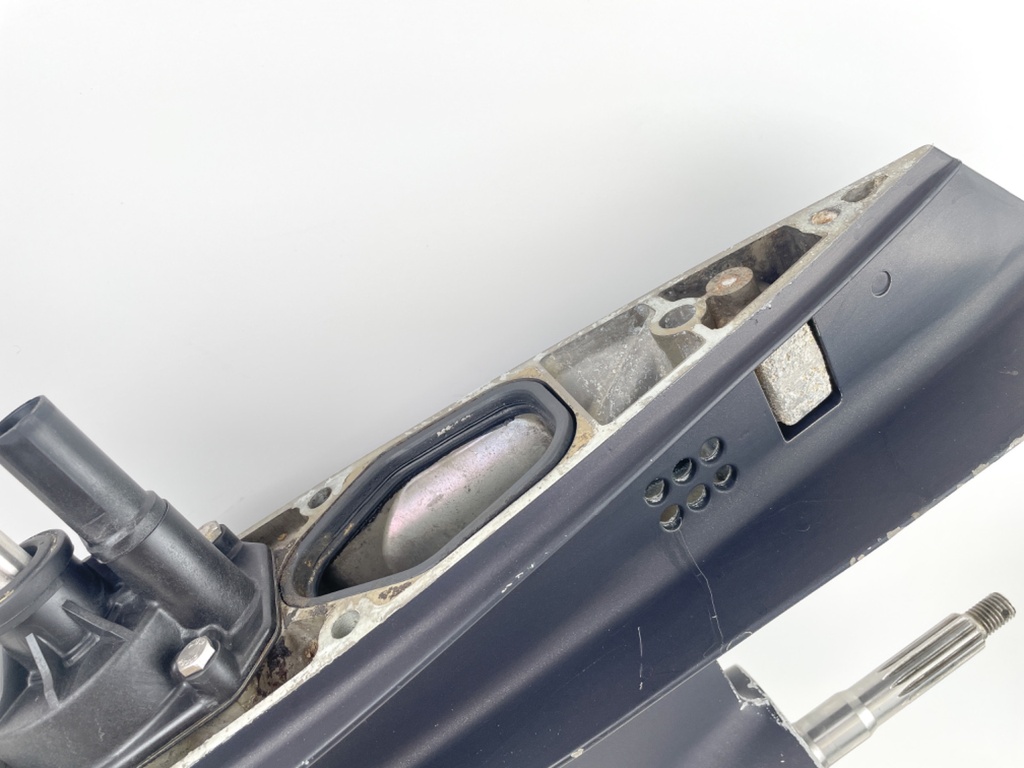 Johnson Evinrude 60 70 HP 2 Stroke Outboard 20" Lower Unit 3 Cyl 1989-2001