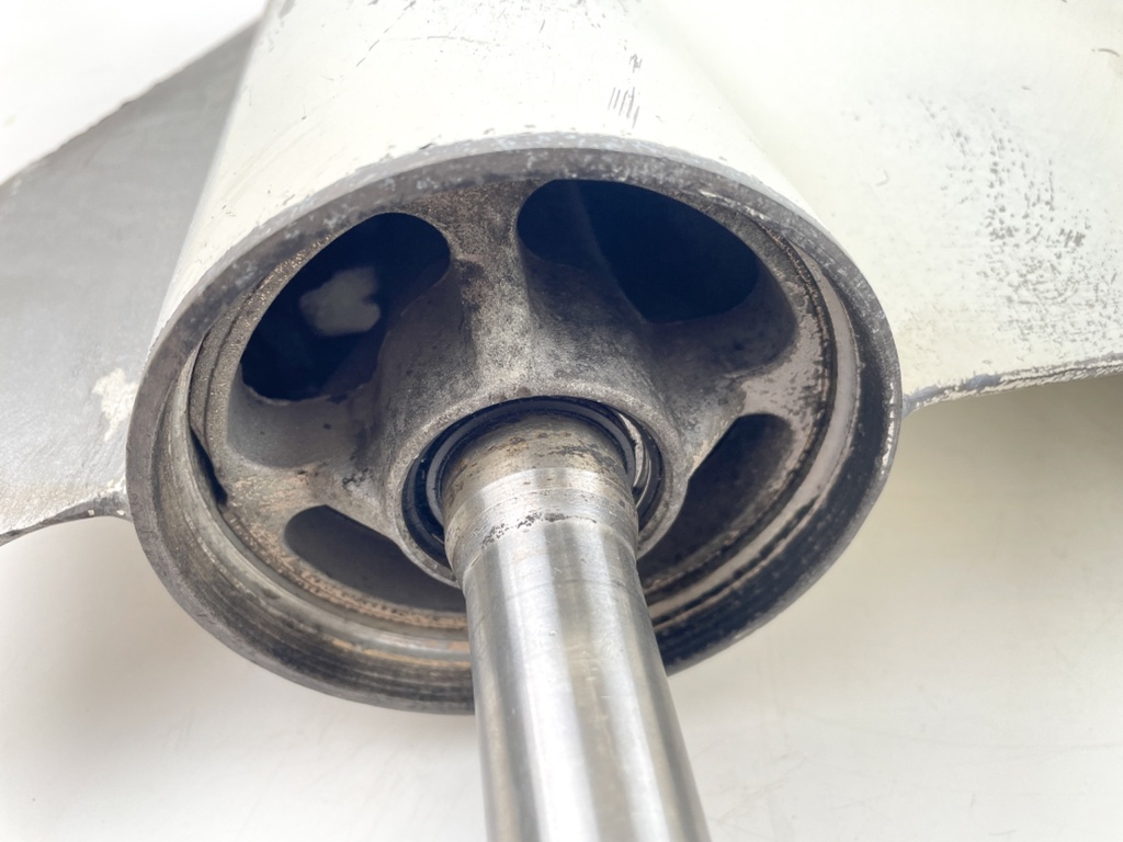 1989 Johnson 140 HP 2 Stroke Outboard 25" XL Lower Unit Gear Case 0434429 OEM